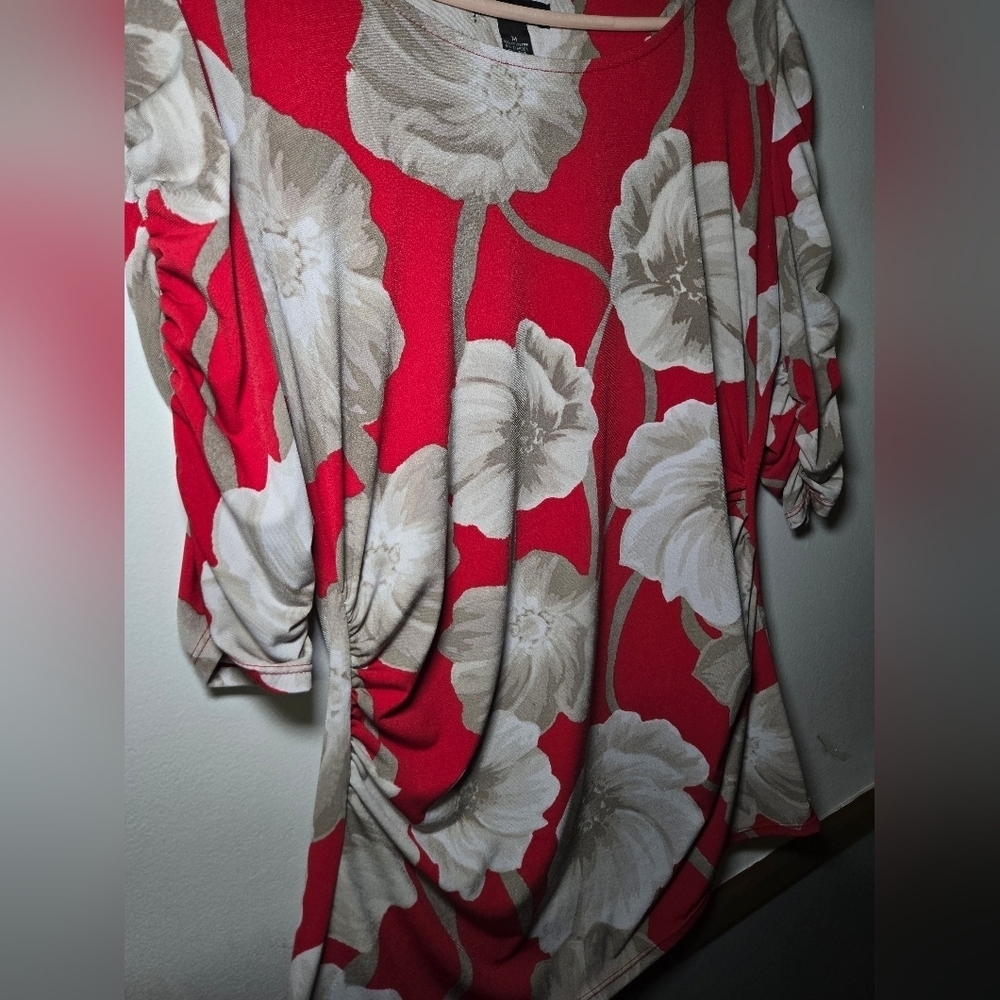 Alfani Womens Top Medium Red Floral Blouse Rushed 3/4 Length Sleeves - Picture 5 of 6